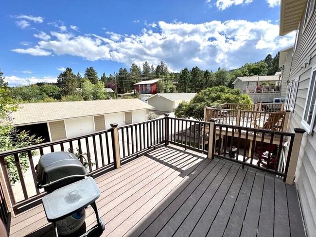 Building Photo - 2543 Southridge Dr