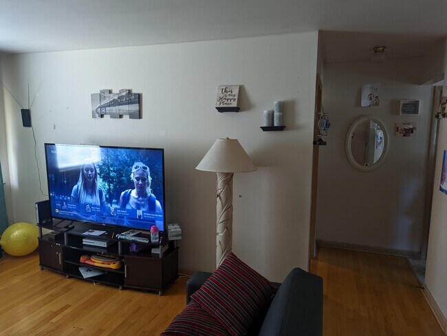 Building Photo - 6177 N Northwest Hwy