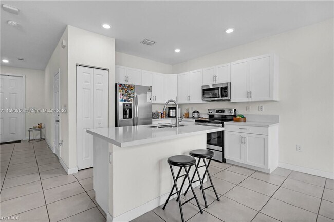 Building Photo - 3 br, 2.5 bath House - 3318 W 100th Ter
