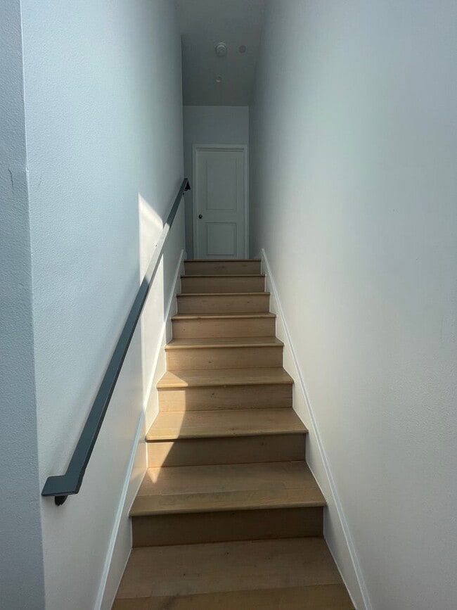 Building Photo - 2129