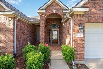 Building Photo - 24623 Blane Dr
