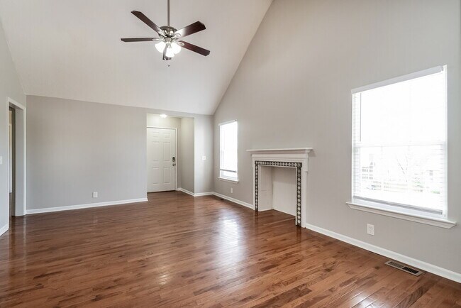 Foto del edificio - 3105 Roundwood Forest Ln