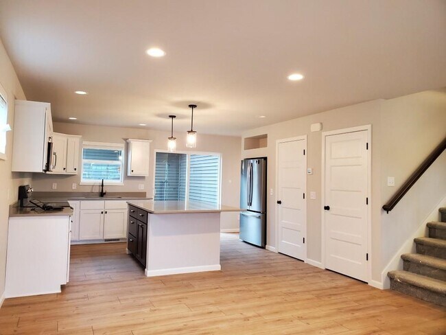 Building Photo - 913 Blue Crane Run