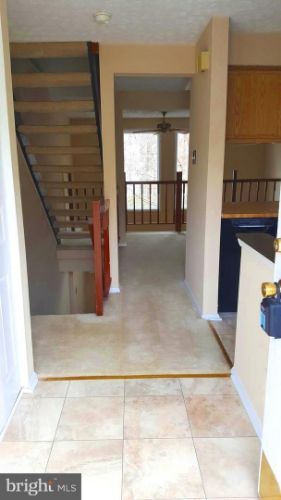 Building Photo - 8052 Grandview Ct
