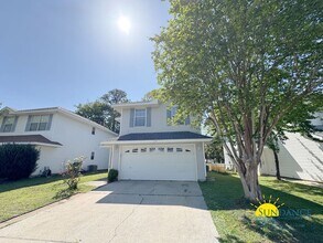 Building Photo - 215 Twin Lakes Ln