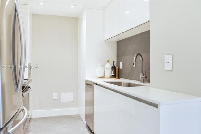 Foto del edificio - 10275 Collins Ave