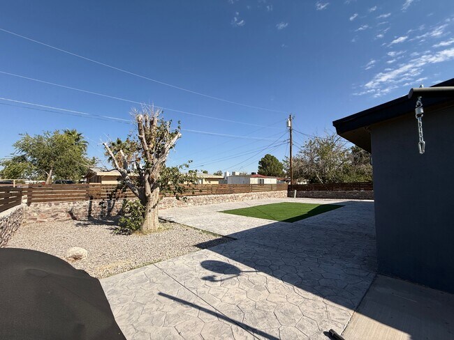 Building Photo - 321 Turnstone Dr