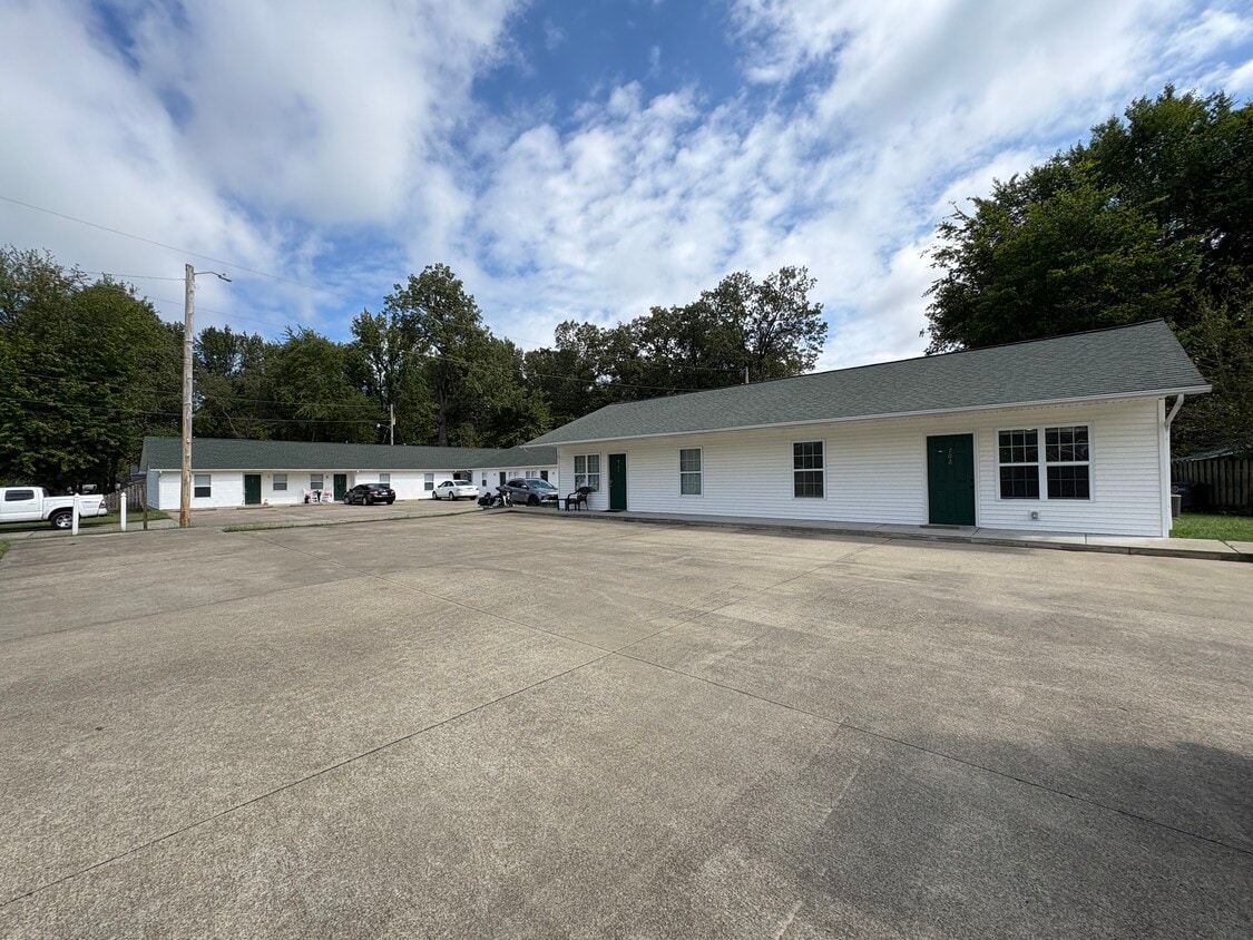 Primary Photo - 702 Levin St