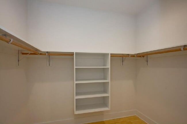 Building Photo - Queen Village Townhome with Parking