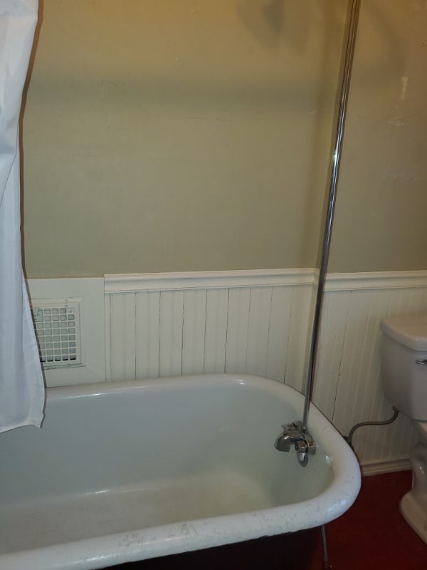 Building Photo - 555 N Broadway St