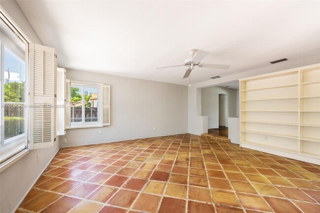 Building Photo - 451 SW 25th Rd