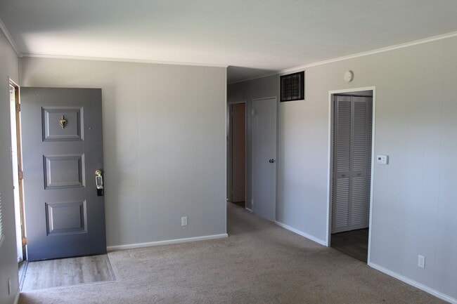 Building Photo - Cute 3 BR Ranch Home in Plainfield!