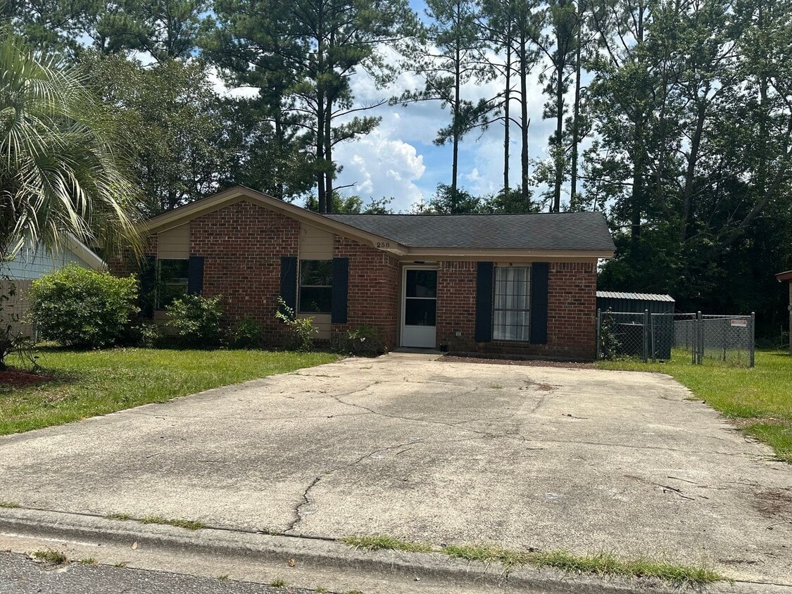 Primary Photo - 258 Garden Cir