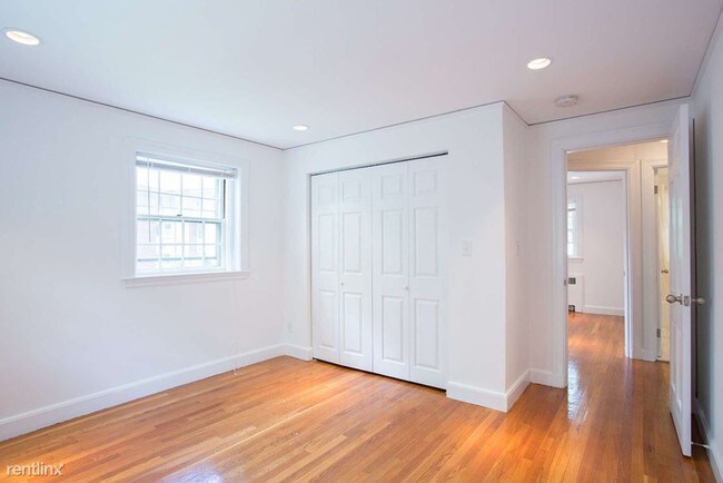 Foto del edificio - 2 br, 1 bath  - 75 Wyman St Apt 4