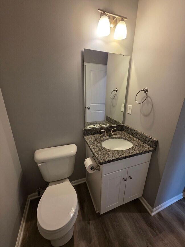 Foto del edificio - Coming Soon - Spacious 3 Bedroom Townhome with Garage