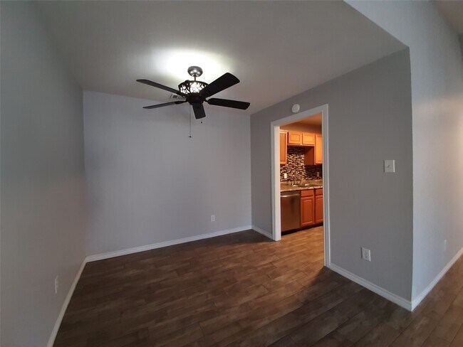 Foto del edificio - 9707 Richmond Ave.