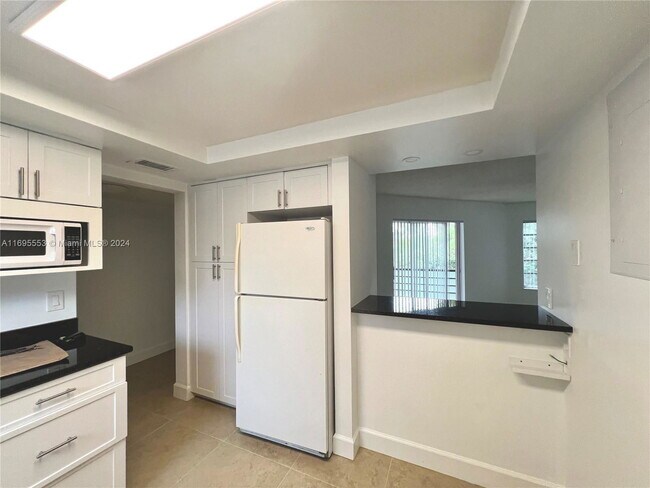 Foto del edificio - 3100 Riverside Dr