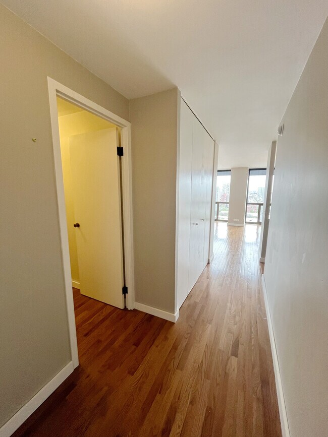 Foto del edificio - 4343 N CLARENDON Ave