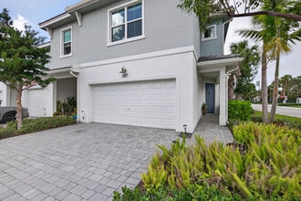 Building Photo - 1817 Sanderling Dr