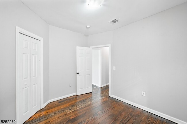 Foto del edificio - 541 N Grove St