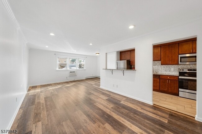 Building Photo - 300 W Munsell Ave