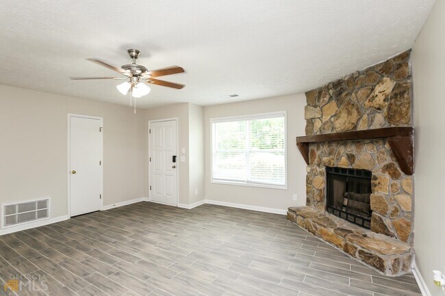 Building Photo - 892 Steeple Chase Dr SW