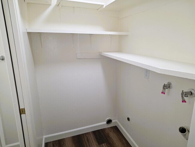 Foto del edificio - 923 Minnewawa Ave