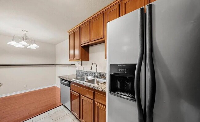Foto del edificio - Come see this spacious 1 bedroom upstairs ...