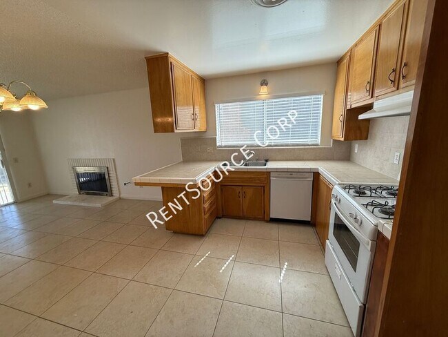 Foto del edificio - 1177 W Ave J-11