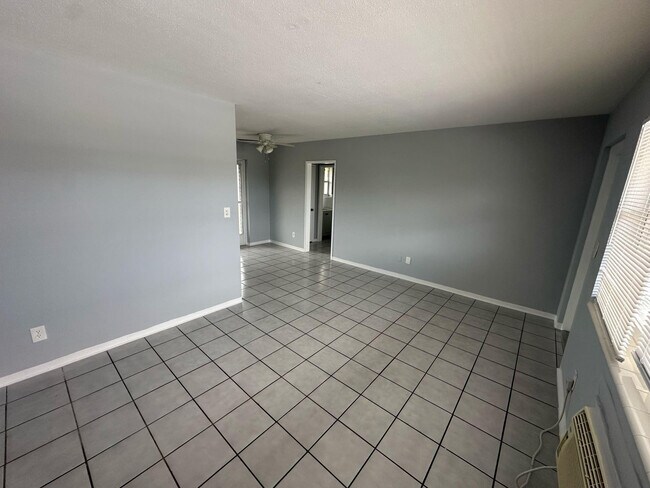 Foto del edificio - 2917 Middle River Dr