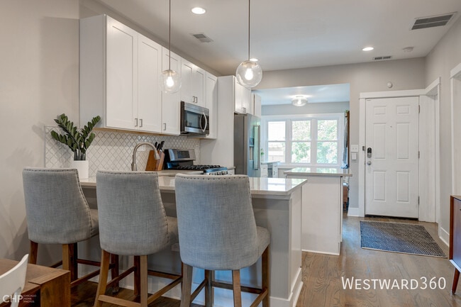 Foto del edificio - 2344 N Oakley Ave