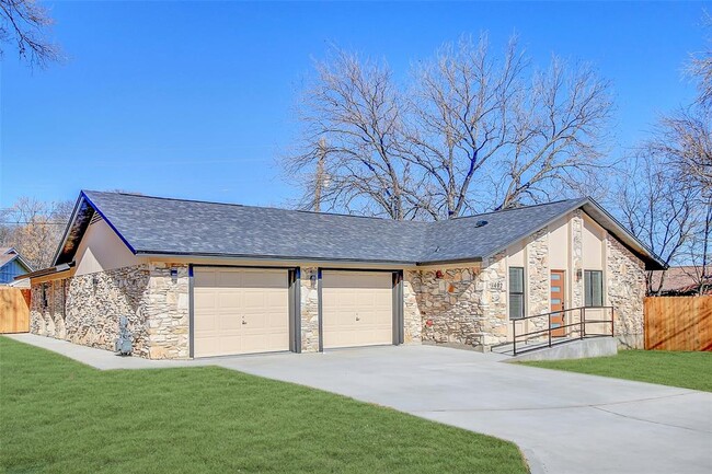 Foto del edificio - 1402 Valleyridge Cir