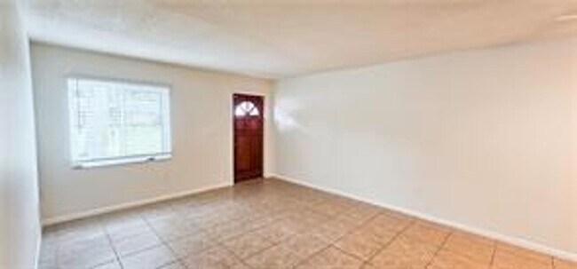 Foto del edificio - Cute 2/1 duplex - Freshly painted