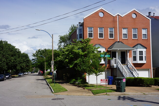 Building Photo - 1400 S Theresa Ave