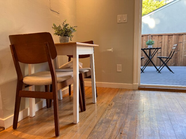 Foto del edificio - 1112 Embarcadero Rd