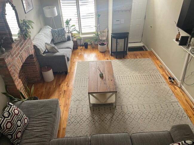 living room - 134 W Fort Ave