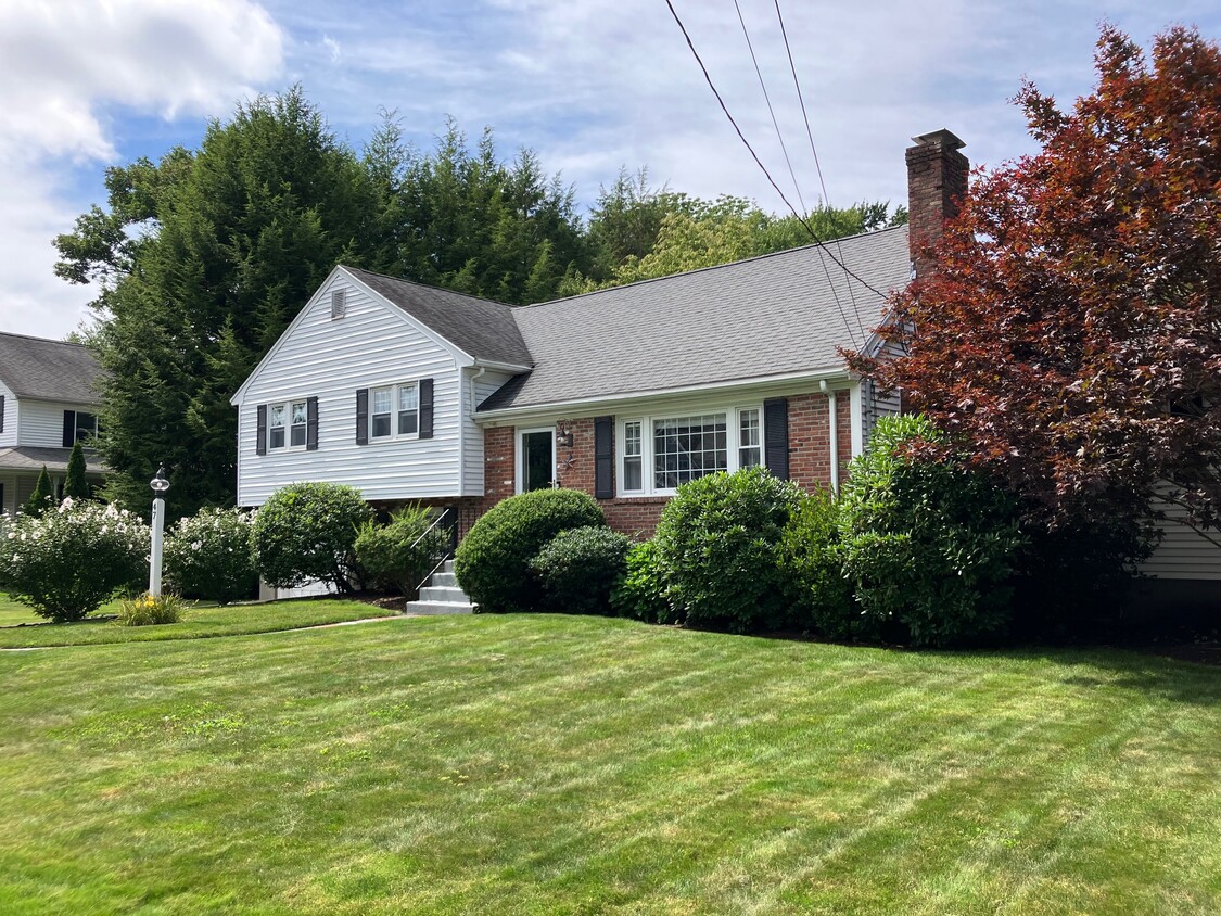 47 Robinwood Ave, Needham, MA 02492 House Rental in Needham, MA