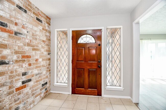 Foto del edificio - 9014 Mellow Brook Dr
