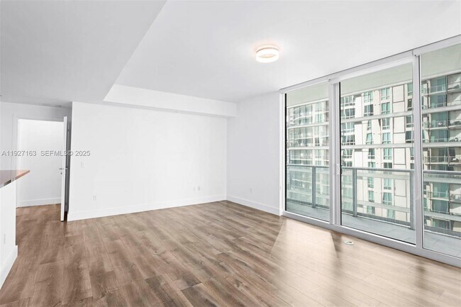 Building Photo - 300 S Biscayne Blvd