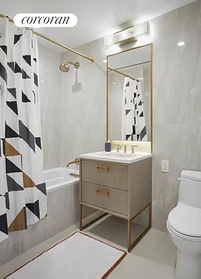 Building Photo - 3 Ct Square W