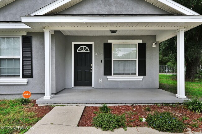 Building Photo - 3702 Wood Creek Ln