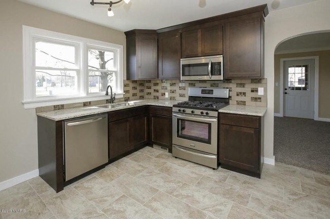 Building Photo - 5024 N Westnedge Ave