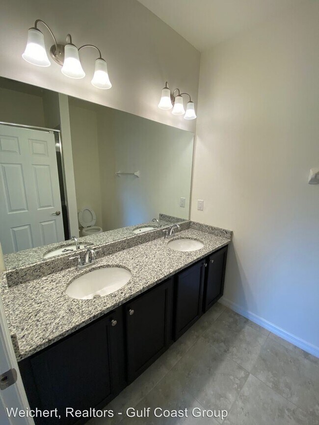 Building Photo - 26077-26079 Sandhill Blvd