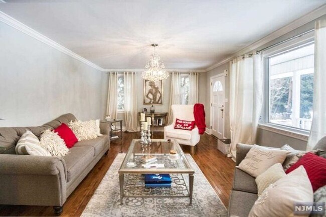 Foto del edificio - 519 Harriet Pl