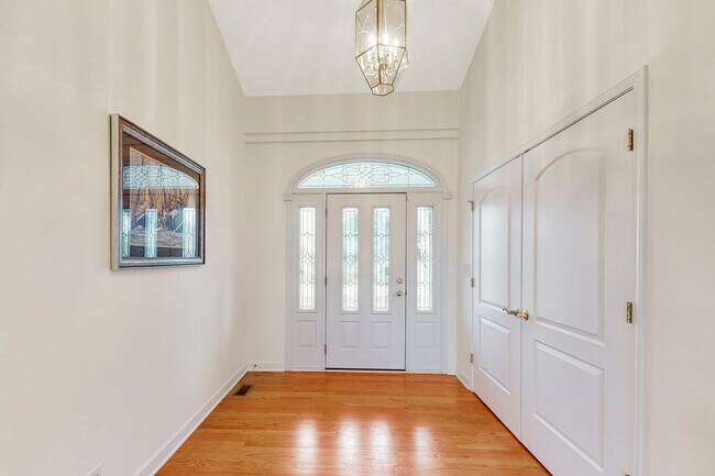 Building Photo - 201 Slalom Ct