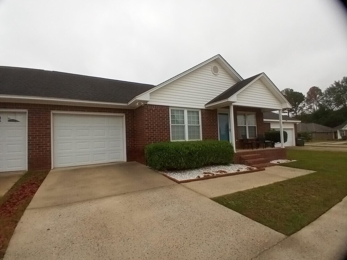 Foto principal - 2212 Dartmouth Dr