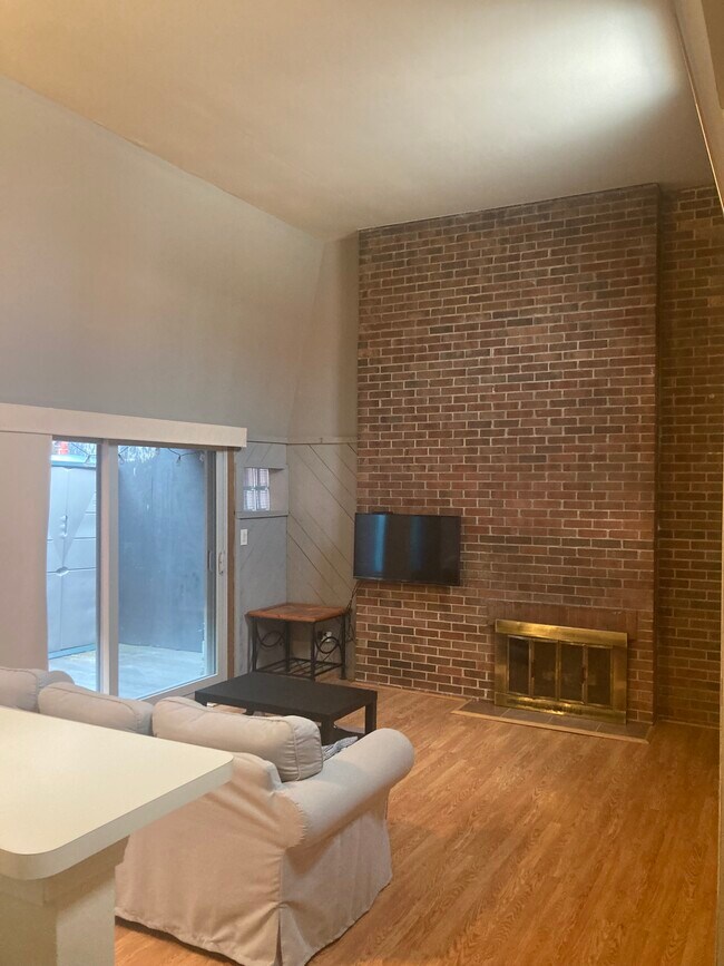 Foto del edificio - 7762 W Higgins Rd