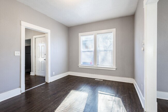 Foto del edificio - Cozy Single-Family Home with Spacious Back Yard!