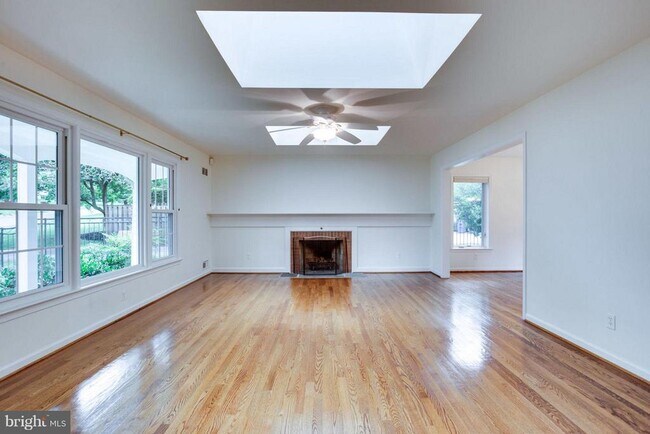 Foto del edificio - 5904 Lenox Rd
