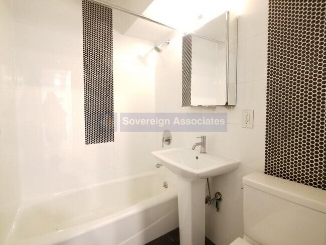 Foto del edificio - 111 Wadsworth Avenue